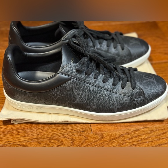 louis vuitton sneaker shoes for men. size 9UK 10 US in black color, used 4 times - Picture 4 of 12
